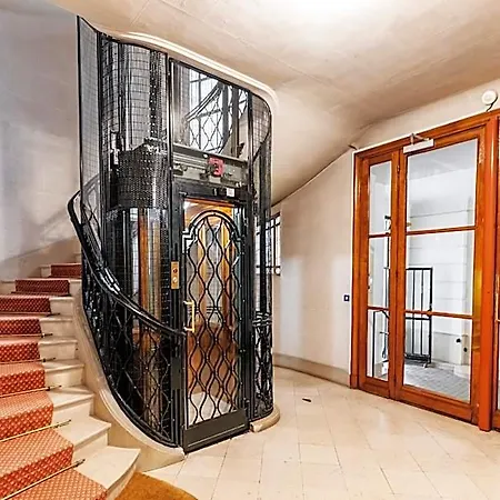 Luxury - Tour Eiffel/invalides 3* Parijs