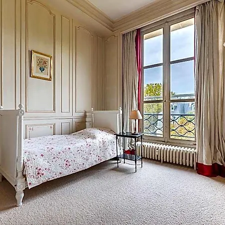 Luxury - Tour Eiffel/invalides Parijs