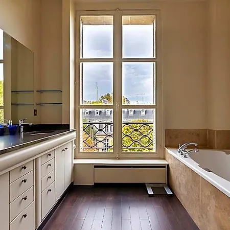 Luxury - Tour Eiffel/invalides 3* Paris